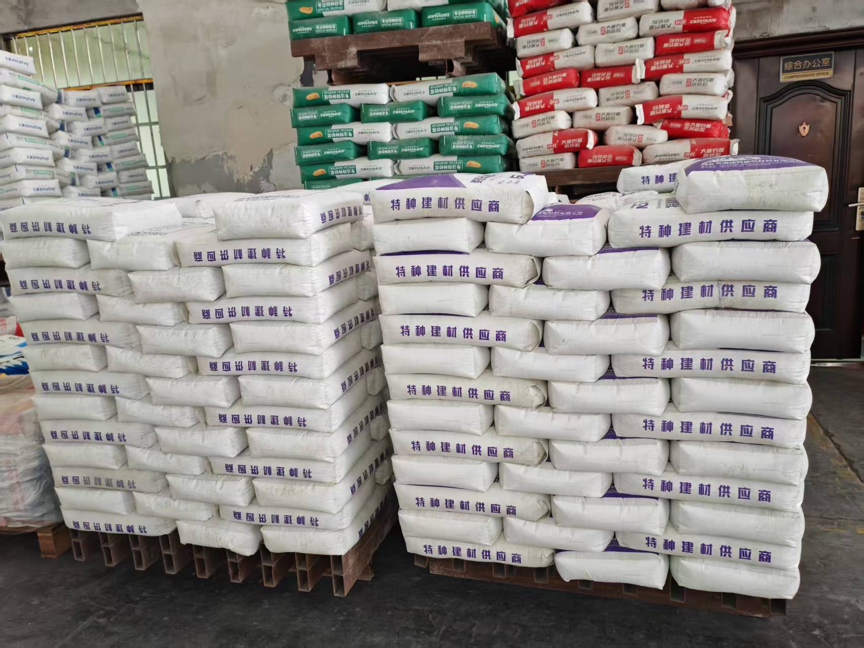 新宾拱顶带模注浆料